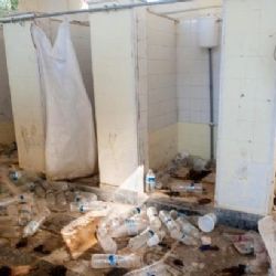 Odpadky a přecpané latríny – Řecké ostrovy drtí nápor uprchlíků