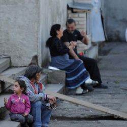 Ombudsmanka: Zákazy sedět na schodech má posoudit Ústavní soud