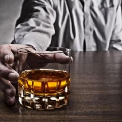 Otrokem přemíry alkoholu se v Česku stává každý dvanáctý