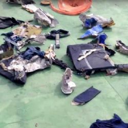 Pád egyptského airbusu: Data prý ukazují, že pravou část letadla poničila exploze