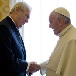 Papež František přijal pozvání na Velehrad, tvrdí Zeman
