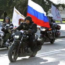 Petice chce zákaz průjezdu Nočních vlků, Zeman mluví o hysterii