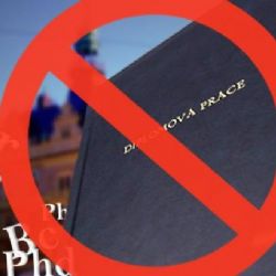 Po letech od aféry plzeňských práv se rýsuje zákonná možnost odebrat titul