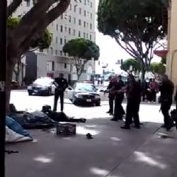 Policie v Los Angeles zastřelila bezdomovce černé pleti