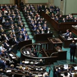 Polským sejmem prošel zákon o ústavním soudu. Podle kritiků ochromí činnost