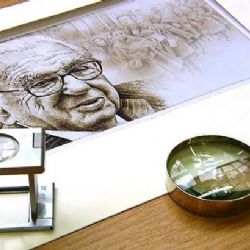 Pošta uctí sira Nicholase, do oběhu pošle speciální edici známek