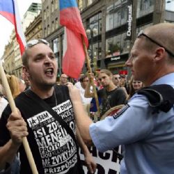 Použijme v diskusi kolem migrantů zdravý rozum, vyzývá politolog