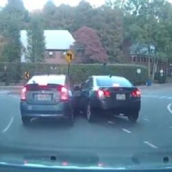 Pozor, zákruta! Nová technologie auto upozorní na blížící se nebezpečí