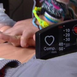 Při masáži srdce je nejdůležitější nepřestávat