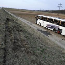 Při nehodě českého autobusu v Rakousku se zranilo 13 lidí