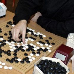Program od Googlu poprvé opakovaně porazil šampiona v go