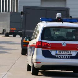 Rakouské kontroly: Stovky uprchlíků, první zatčení a dlouhé kolony