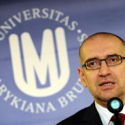 Rektor Bek převzal jmenovací dekret na ministerstvu