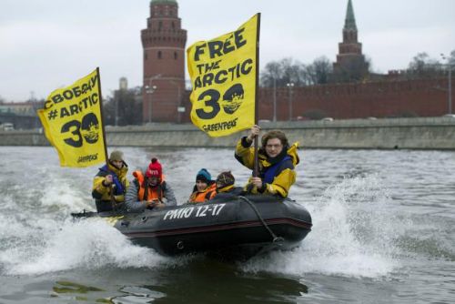Foto: Rusko má zaplatit odškodné za zadržení lodi Greenpeace