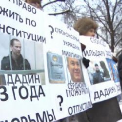 Rusko přitvrdilo vůči opozici: Za tři účasti na protestu během půl roku hrozí vězení