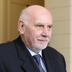 Rychetský: Nedostatek politické kultury žádná ústava nespraví