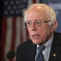 Sanders získal Aljašku, vede i ve Washingtonu