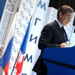 Sarkozy varoval před studenou válkou. Svět Rusko potřebuje, řekl Putinovi