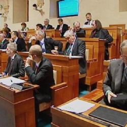 Senát chystá regulaci reklamy. Týkat se bude i volebních kampaní