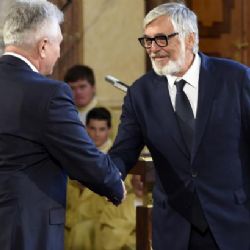 Senát ocenil 17 osobností pamětní medailí