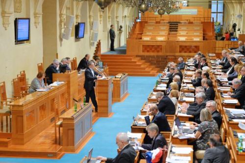 Foto: Sedm poslanců z Plzeňského kraje končí ve Sněmovně, musí hledat práci