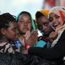 Skupiny migrantů projíždějících Českem se zvětšují. Častěji jsou mezi nimi ženy a děti