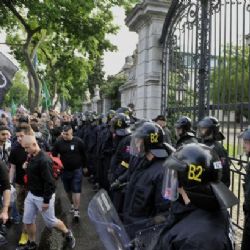 Slovensko po výtržnostech možná zpřísní pravidla demonstrací