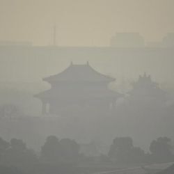 Smogová pohotovost v Pekingu – mezi dvacet nejznečištěnějších měst ale nepatří