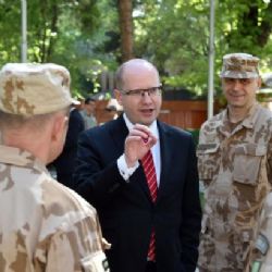 Sobotka navštívil české vojáky v Afghánistánu, řeč byla i o migraci