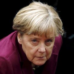 Sobotka v Bruselu napravoval vztahy s Německem, Merkelovou pozval na summit V4