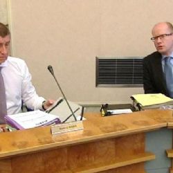 Sobotkův rok: Přetahovaná se Zemanem, Babišem i s vlastní stranou