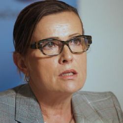 Soud poslal šéfku ERÚ za podíl na podvodném udělení licencí na 8,5 roku do vězení