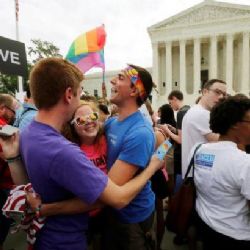 Soud přiznal gayům a lesbám právo na sňatek všude v USA
