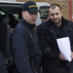 Soud uvalil vazbu na advokáta Halu obviněného z podvodů. Projedná i Sisáka