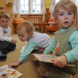 Stát podpoří mikrojesle, aby pomohl matkám s návratem do práce