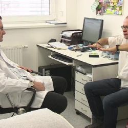 Stovka impulzů za vteřinu zlepšuje život stovkám Parkinsoniků