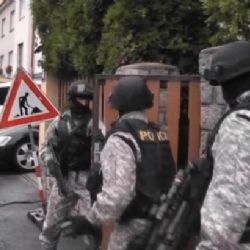 Stovka kriminalistů z týmu Kobra zasahuje na Karlovarsku kvůli daňovým únikům