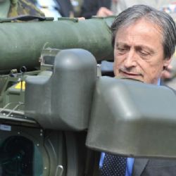 Stropnický: Zbrojit chceme u českých firem
