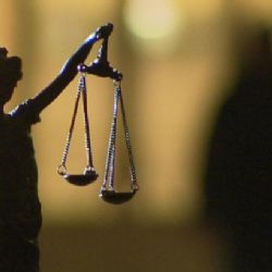 Strůjce šikanózních insolvencí lze trestat za vydírání i pomluvu