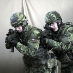 Svět se bojí o svou bezpečnost. Obranu posílí i Česko