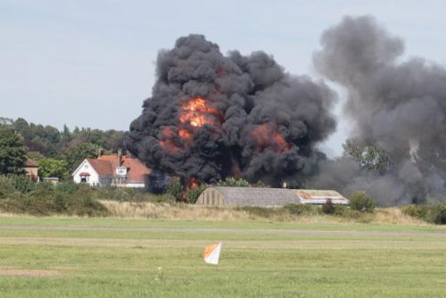 Foto: Tragédie na leteckých show: Mrtvý pilot ve Švýcarsku, v Anglii už 11 obětí