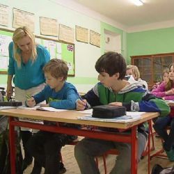 Učitelé jazyků odchází do soukromých firem, cizí řeči pak učí ti bez aprobace