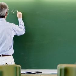 Učitelé se vracejí do lavic. Školám ale chybí peníze na suplování