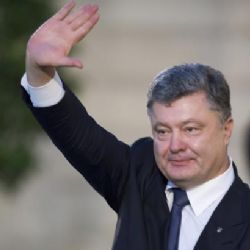 Ukrajinští oligarchové chudnou. Až na Porošenka