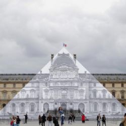 Umělec nechal „zmizet“ slavný Louvre