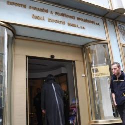 V kauze podezřelých úvěrů ČEB policie navrhla obžalovat šest lidí