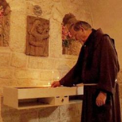 V Mléčné jeskyni měla Panna Marie kojit Ježíše – tamní prášek prý pomáhá otěhotnět