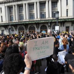 V USA to vře. Zemí se šíří protipolicejní protesty
