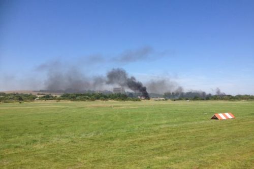 Foto: VIDEO: Bojový letoun se zřítil v Sussexu na dálnici – několik mrtvých
