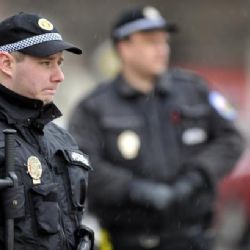 Vnitro si posvítí na zbrojní průkazy, krizové plány i zásahovky
